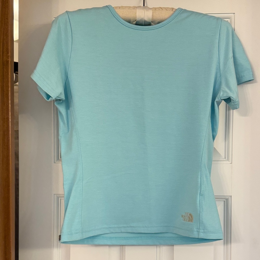 The North Face Women's Sky Blue Short Sleeve Tee size small